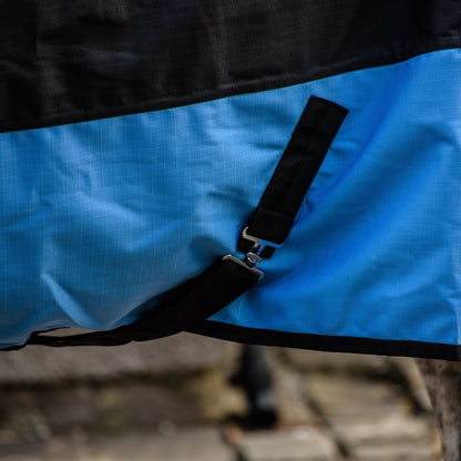 1200D Mediumweight Wasserdichte Pferde-Outdoordecke 100g Füllung Halber Hals Schwarz/Babyblau