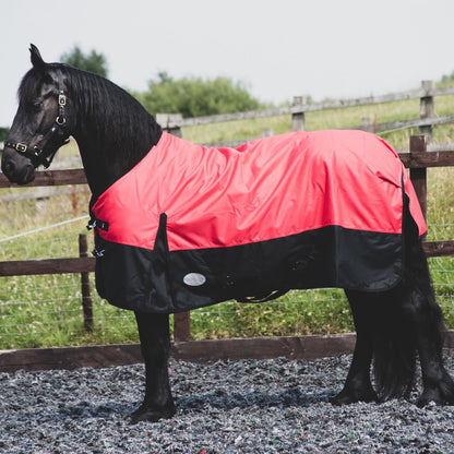 1200D Mediumweight Wasserdichte Pferde-Outdoordecke 100g Füllung Standardhals Rot/Schwarz